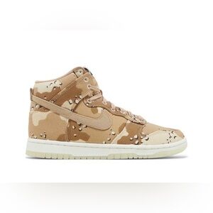 Nike Women's Dunk High Desert Camo. Size 6